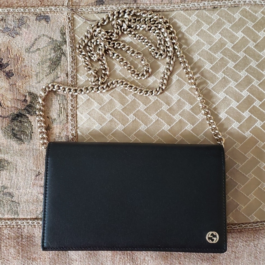 Gucci Black Leather Chain Crossbody Bag With Gold Chain